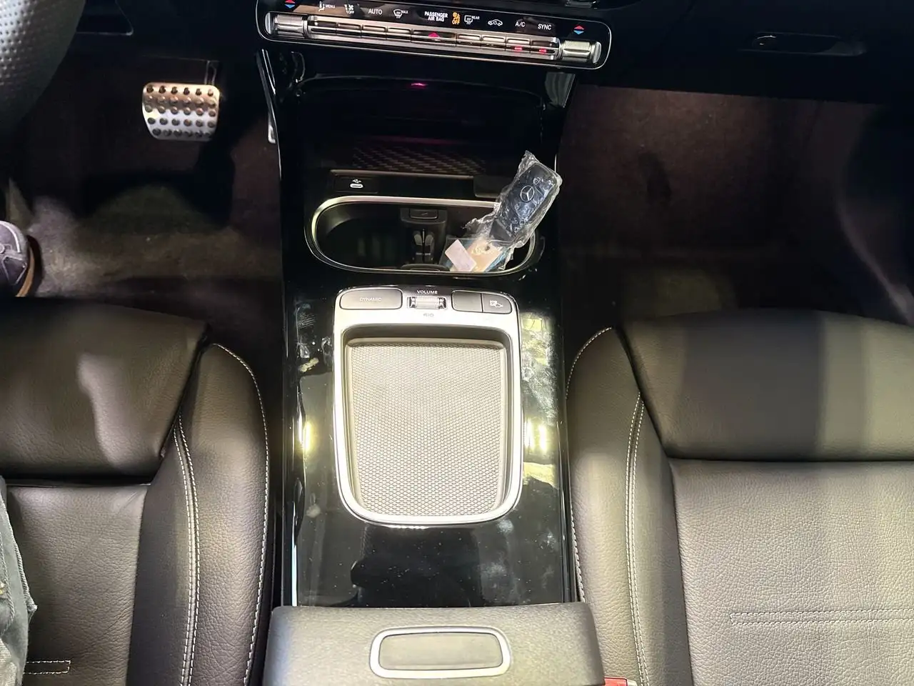 Mercedes-Benz CLA снимка Mercedes-Benz CLA