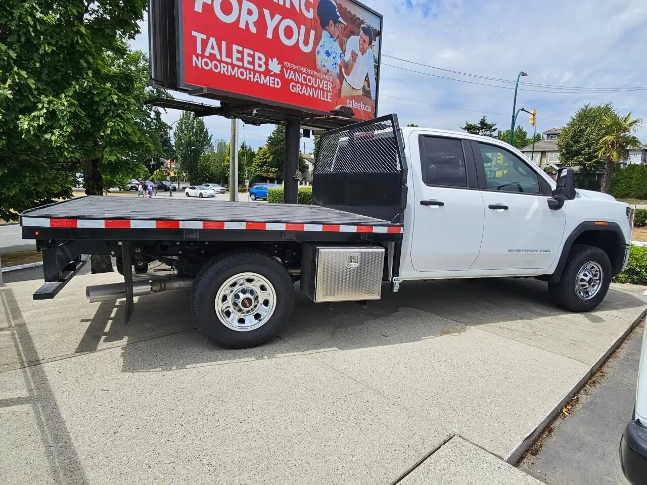 GMC Sierra 3500HD снимка GMC Sierra 3500HD