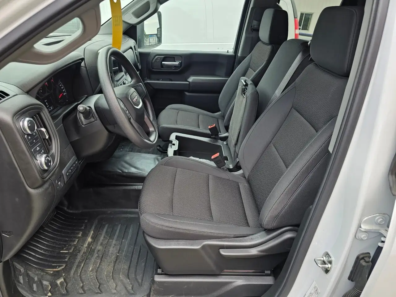 GMC Sierra 3500HD снимка GMC Sierra 3500HD
