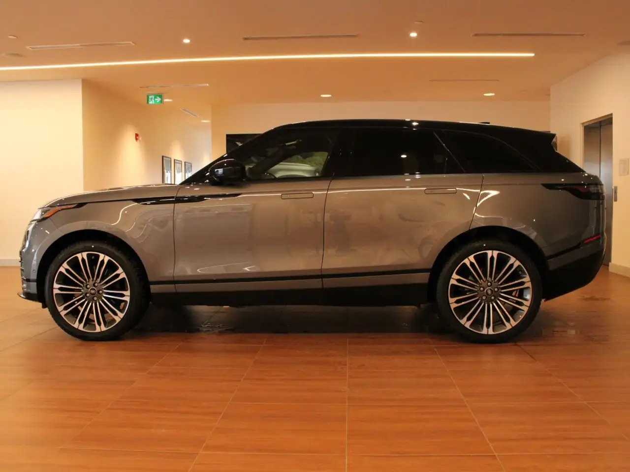 Land Rover Range Rover Velar снимка Land Rover Range Rover Velar