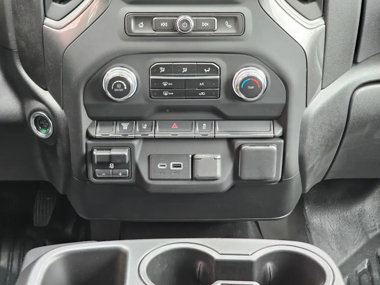 GMC Sierra 3500HD снимка GMC Sierra 3500HD