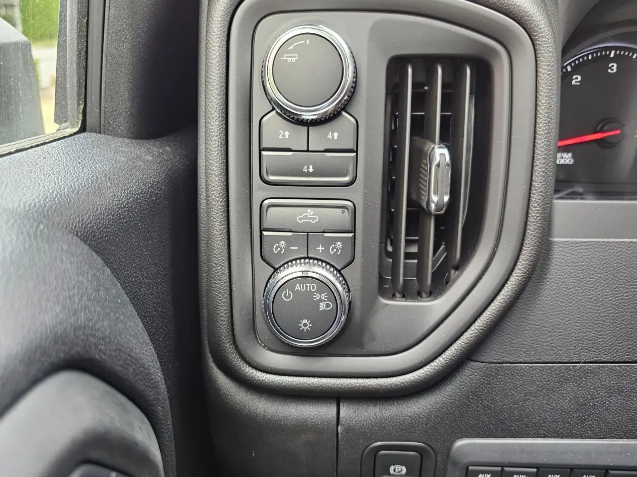 GMC Sierra 3500HD снимка GMC Sierra 3500HD