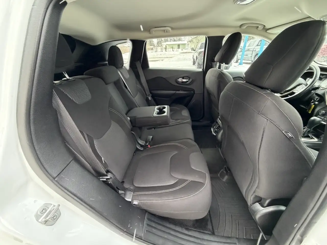 Jeep Cherokee photo Jeep Cherokee
