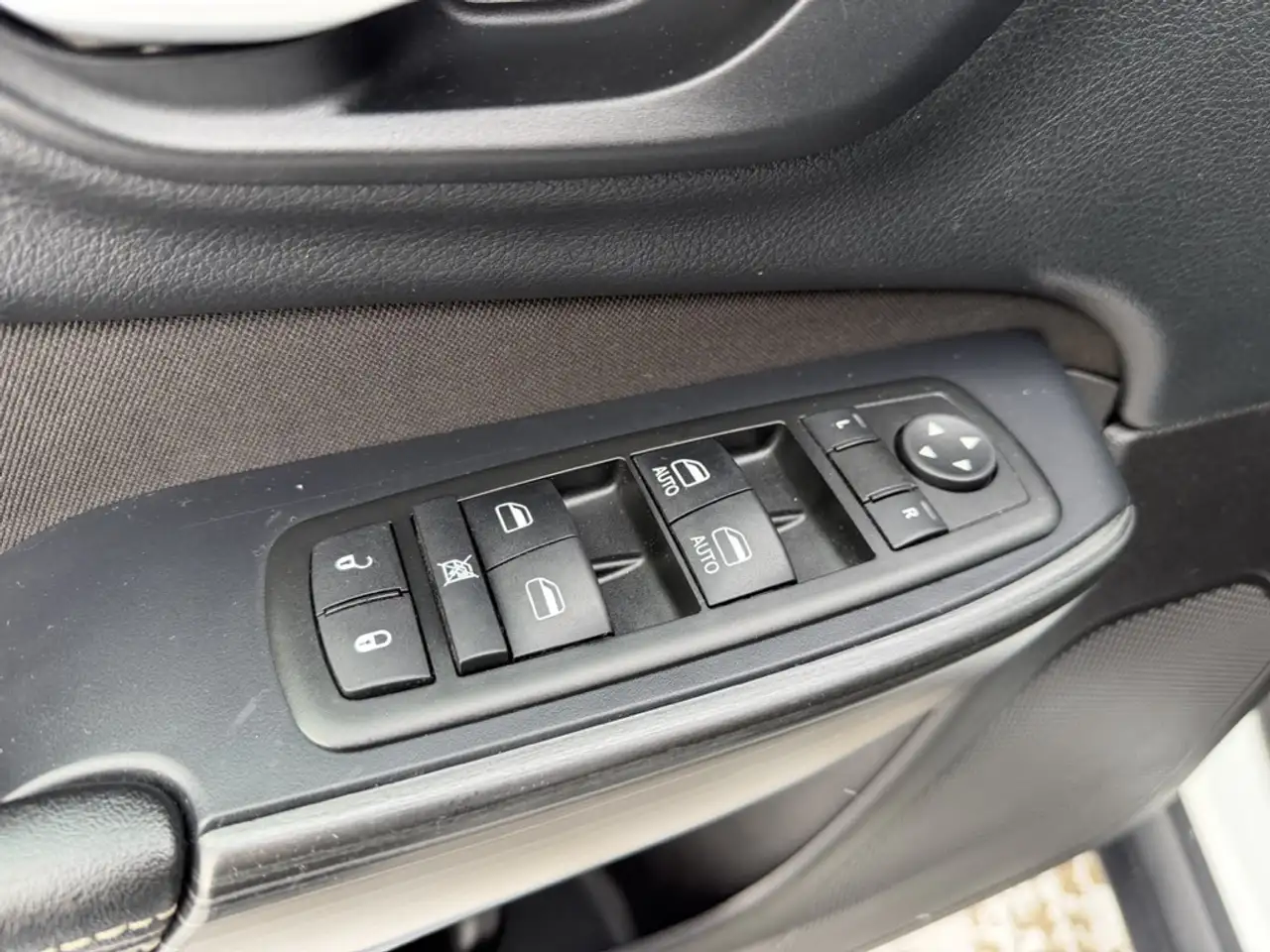 Jeep Cherokee photo Jeep Cherokee