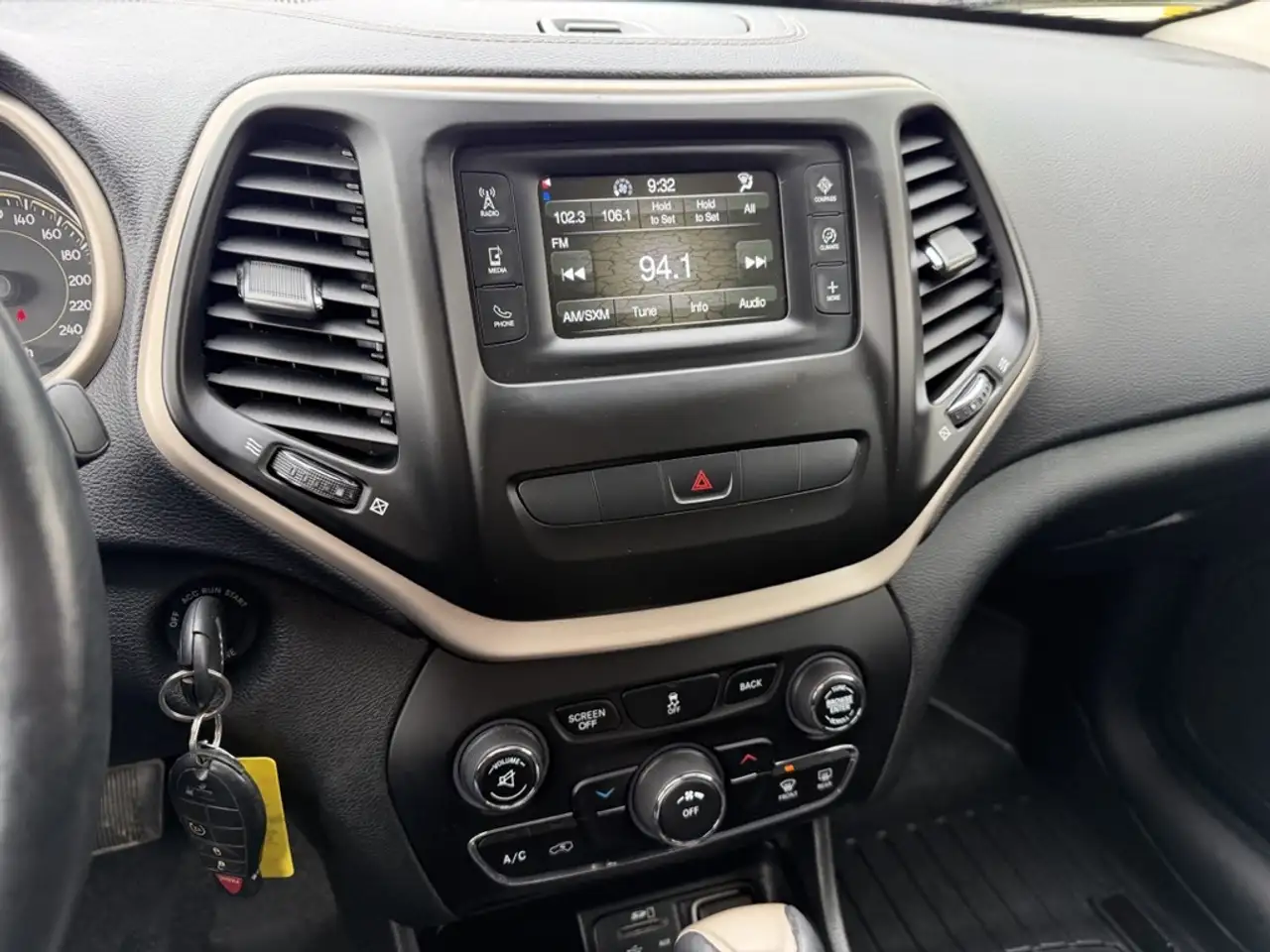 Jeep Cherokee photo Jeep Cherokee