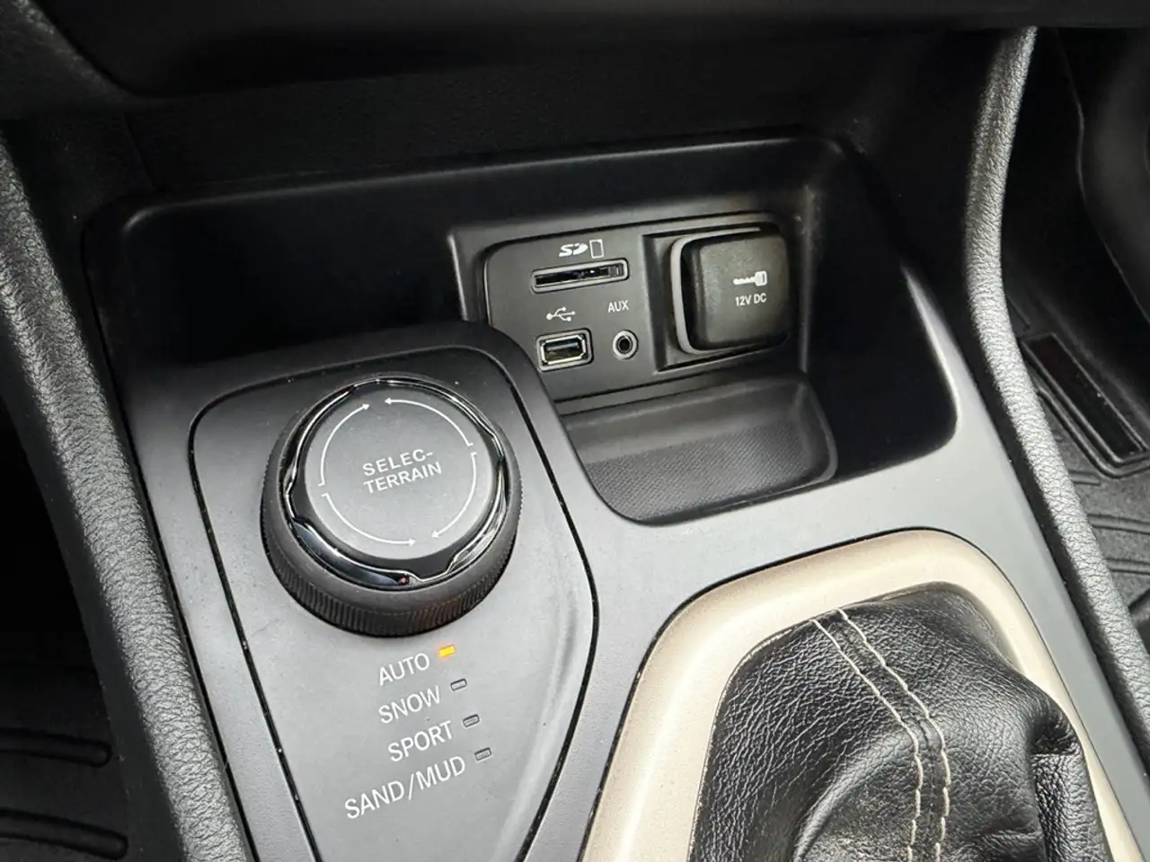 Jeep Cherokee photo Jeep Cherokee