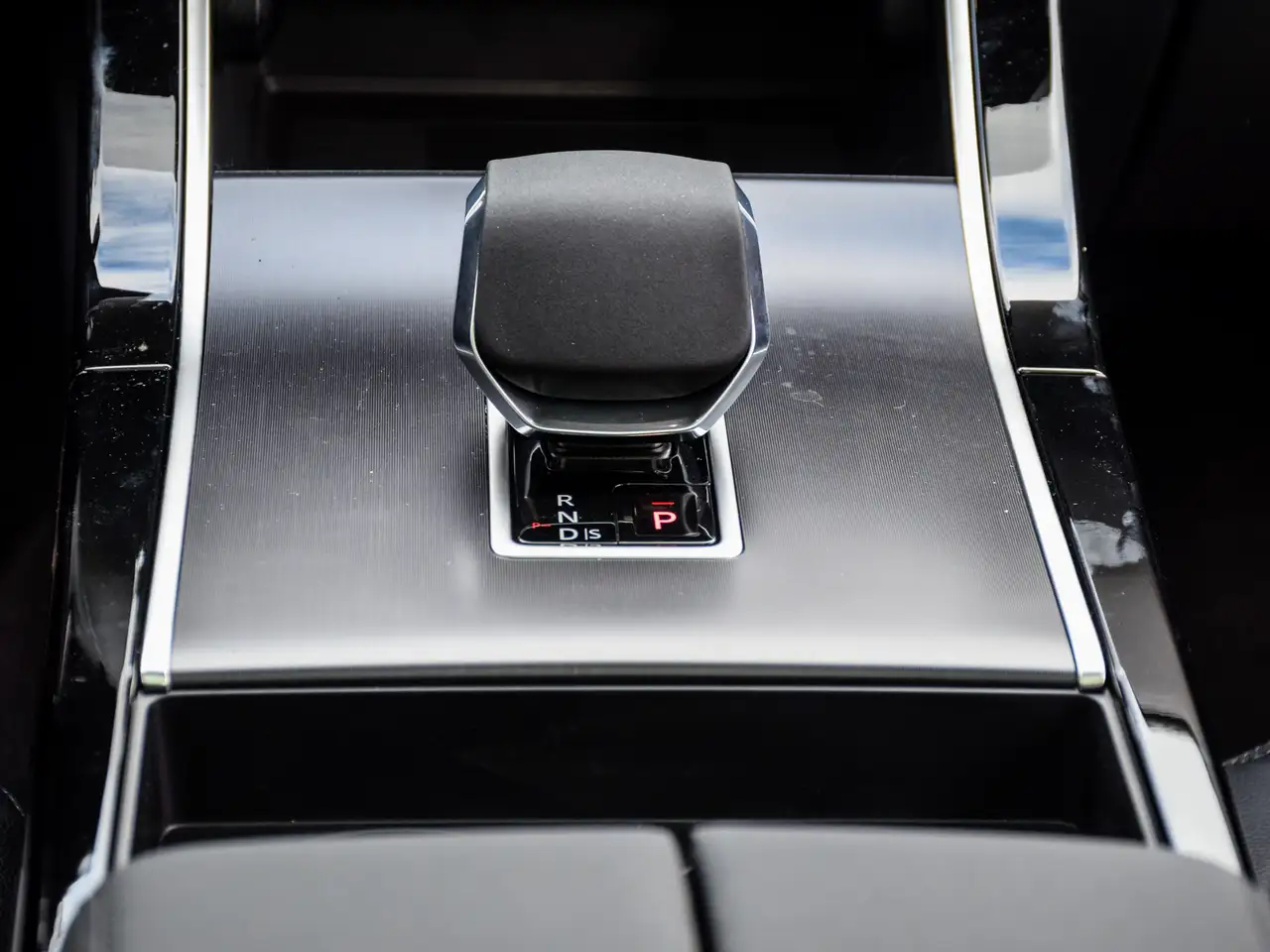 Land Rover Range Rover Velar снимка Land Rover Range Rover Velar
