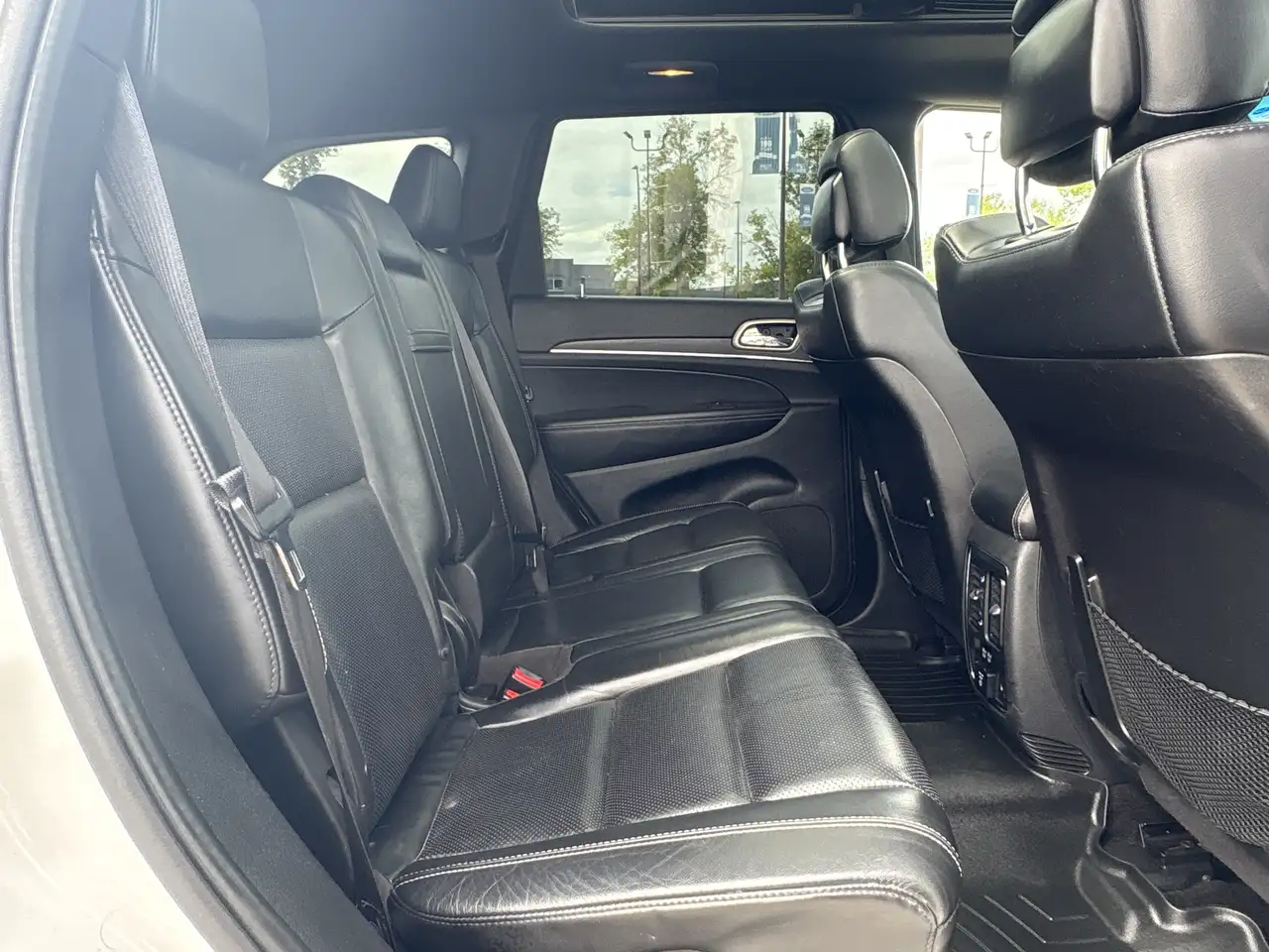 Jeep Grand Cherokee снимка Jeep Grand Cherokee
