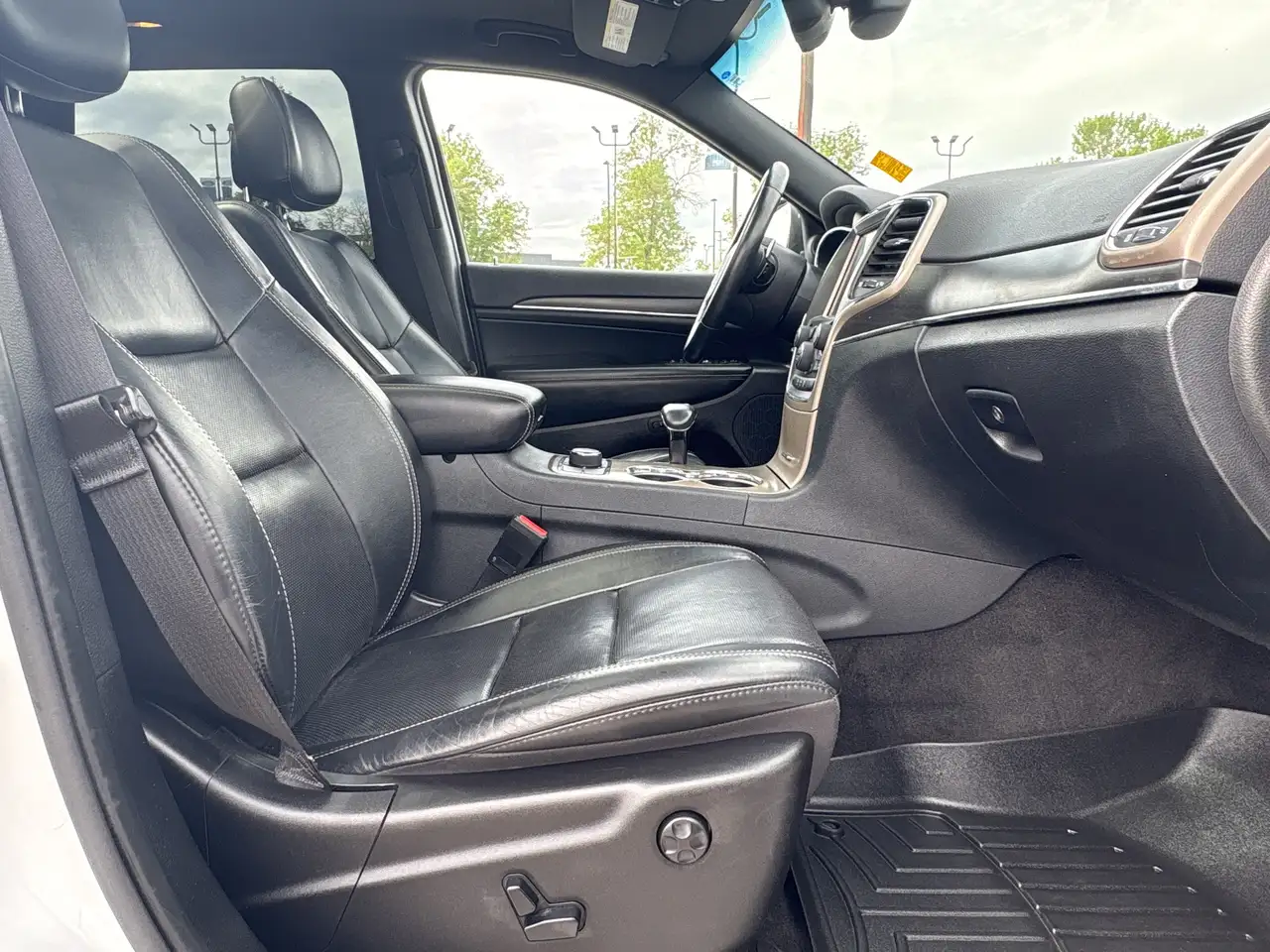 Jeep Grand Cherokee снимка Jeep Grand Cherokee