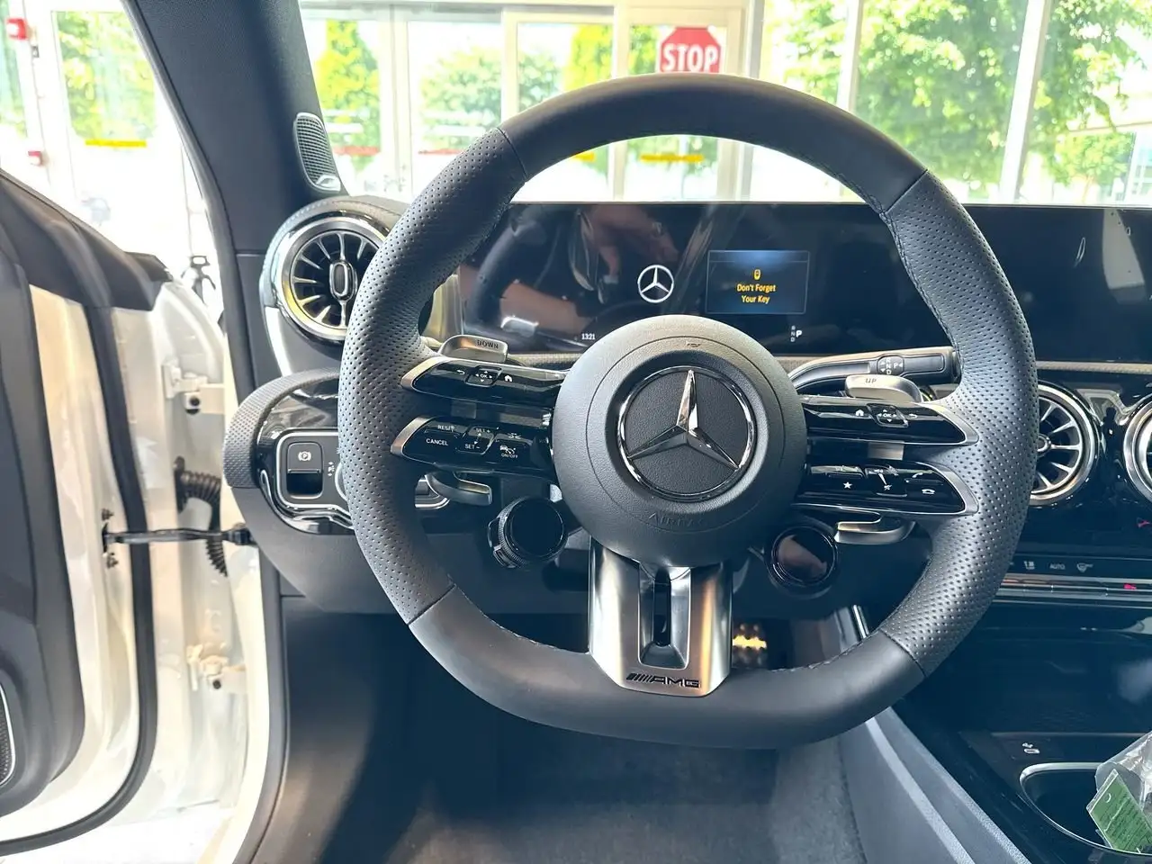 Mercedes-Benz CLA снимка Mercedes-Benz CLA