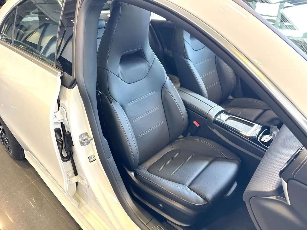 Mercedes-Benz CLA снимка Mercedes-Benz CLA