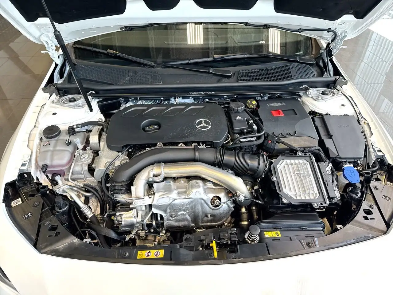 Mercedes-Benz CLA снимка Mercedes-Benz CLA