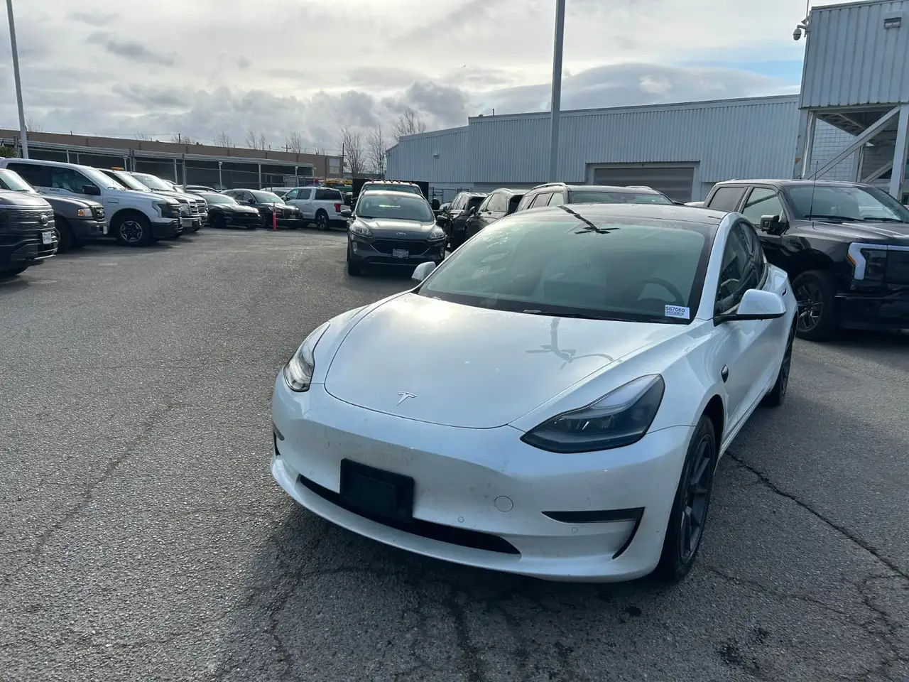 Tesla Model 3 снимка Tesla Model 3