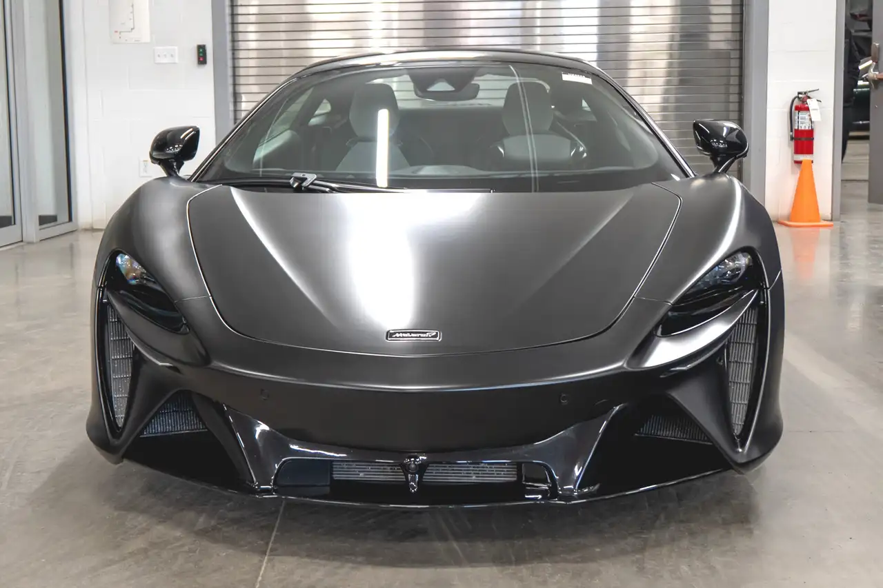 McLaren Artura снимка McLaren Artura