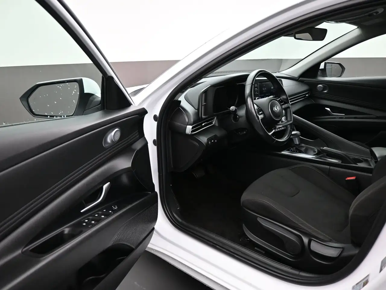 Hyundai ELANTRA снимка Hyundai ELANTRA