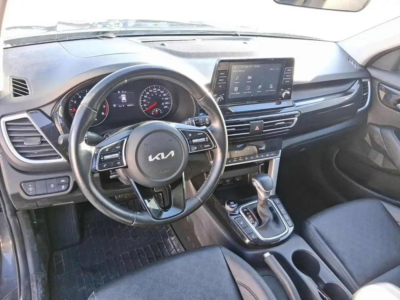 Kia Seltos photo Kia Seltos