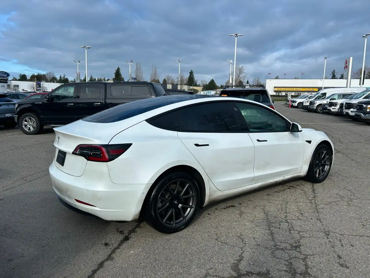 Tesla Model 3 снимка Tesla Model 3