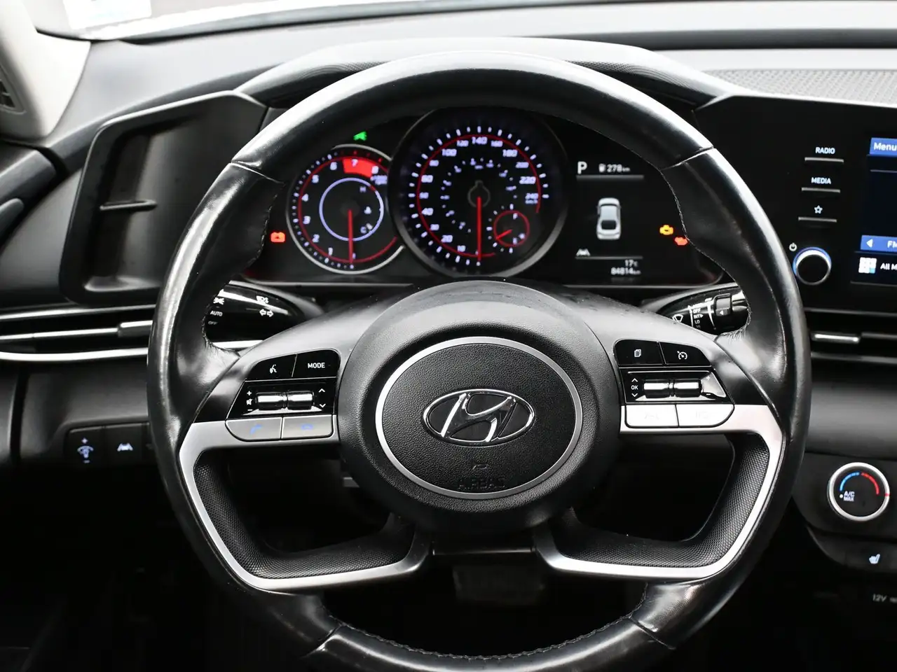 Hyundai ELANTRA снимка Hyundai ELANTRA