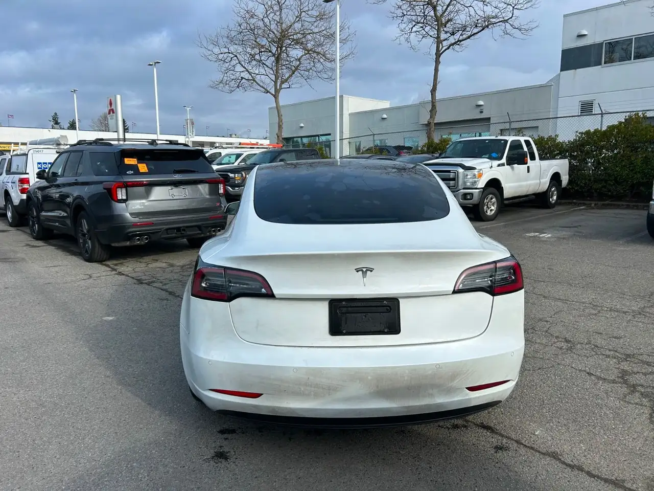 Tesla Model 3 снимка Tesla Model 3