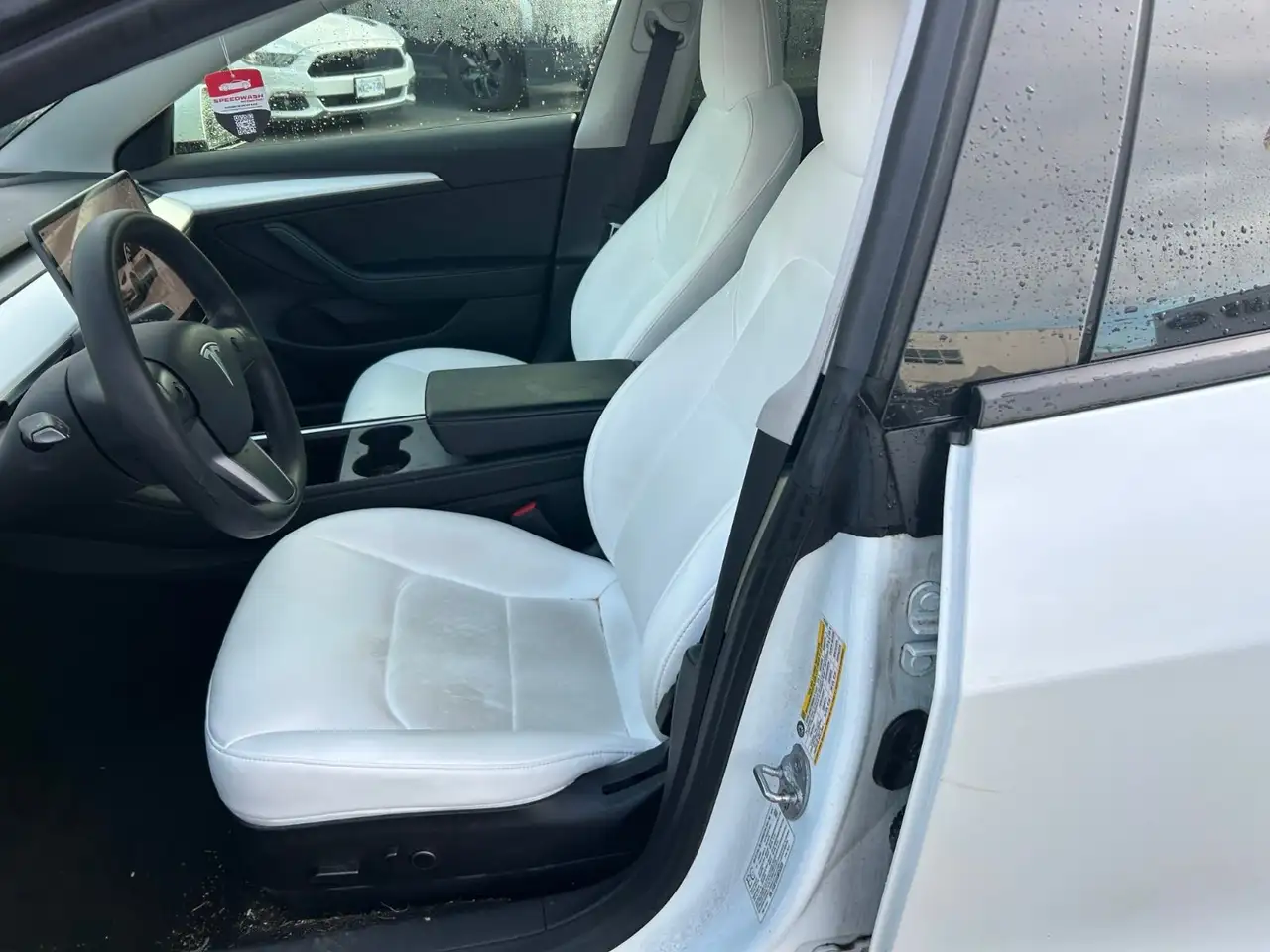 Tesla Model 3 снимка Tesla Model 3