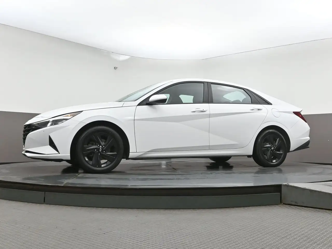 Hyundai ELANTRA снимка Hyundai ELANTRA