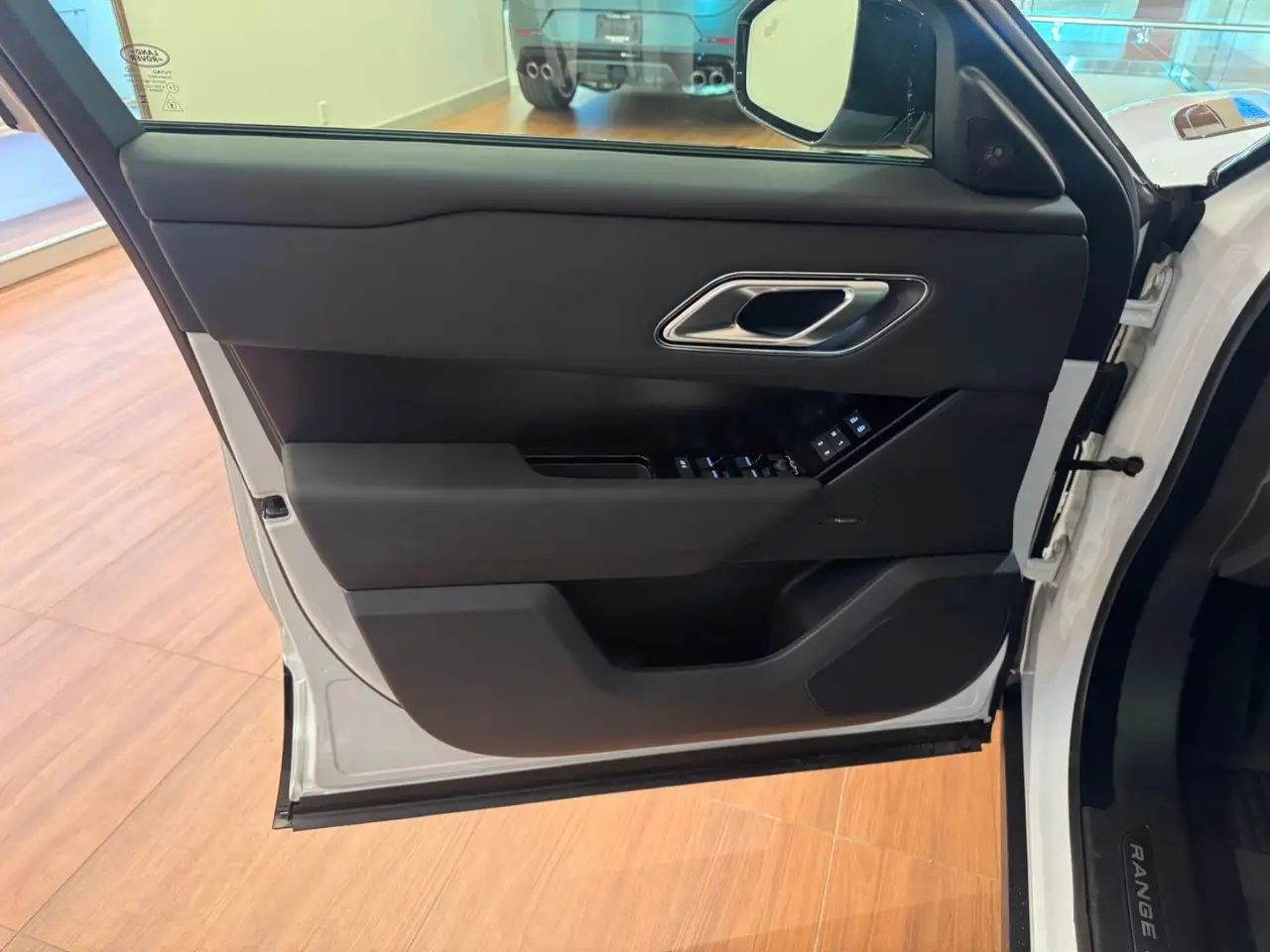 Land Rover Range Rover Velar снимка Land Rover Range Rover Velar