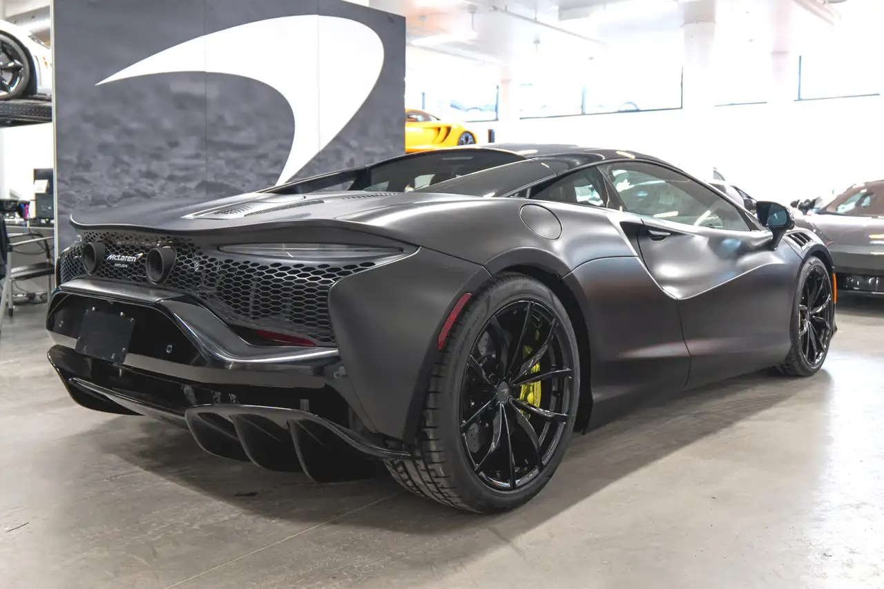 McLaren Artura снимка McLaren Artura