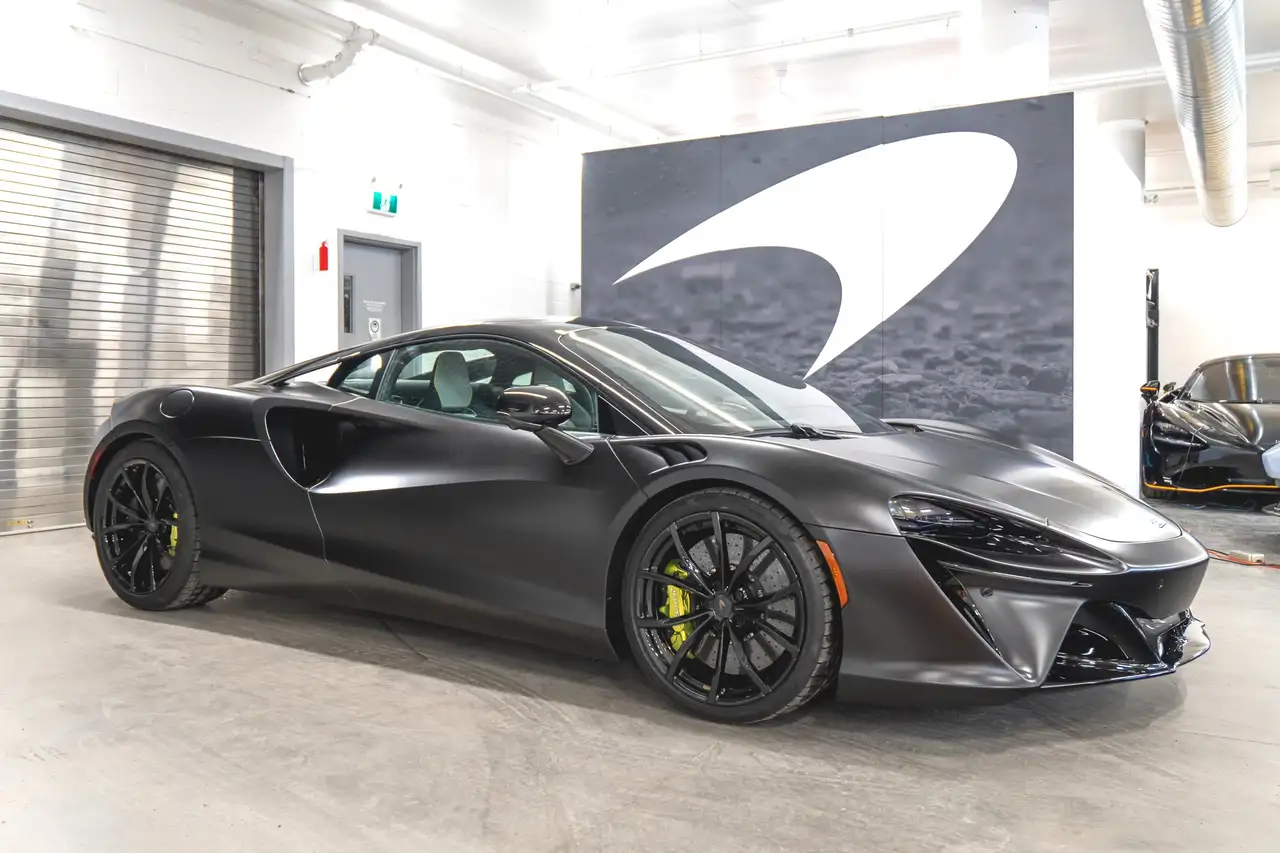 McLaren Artura снимка McLaren Artura