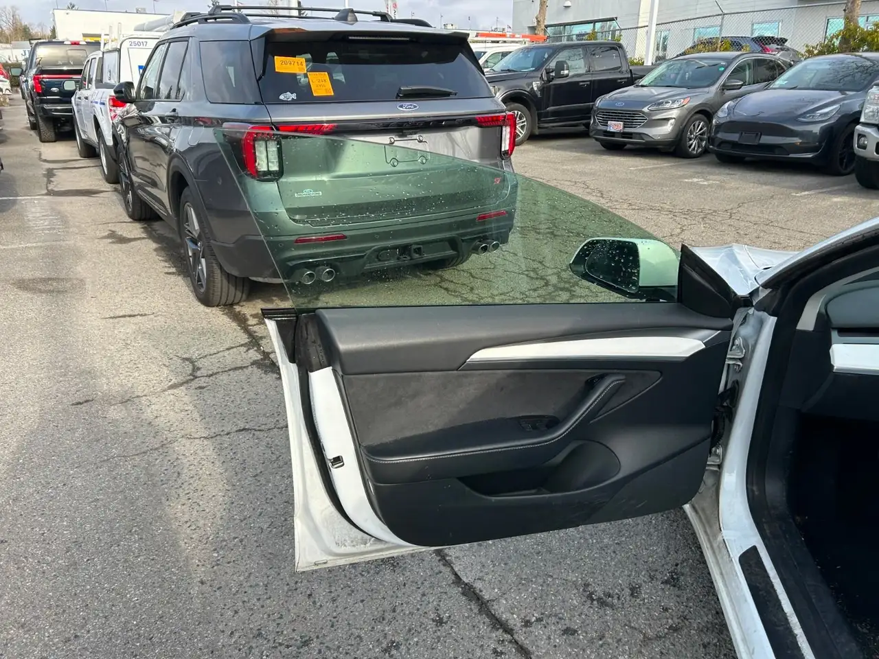 Tesla Model 3 снимка Tesla Model 3