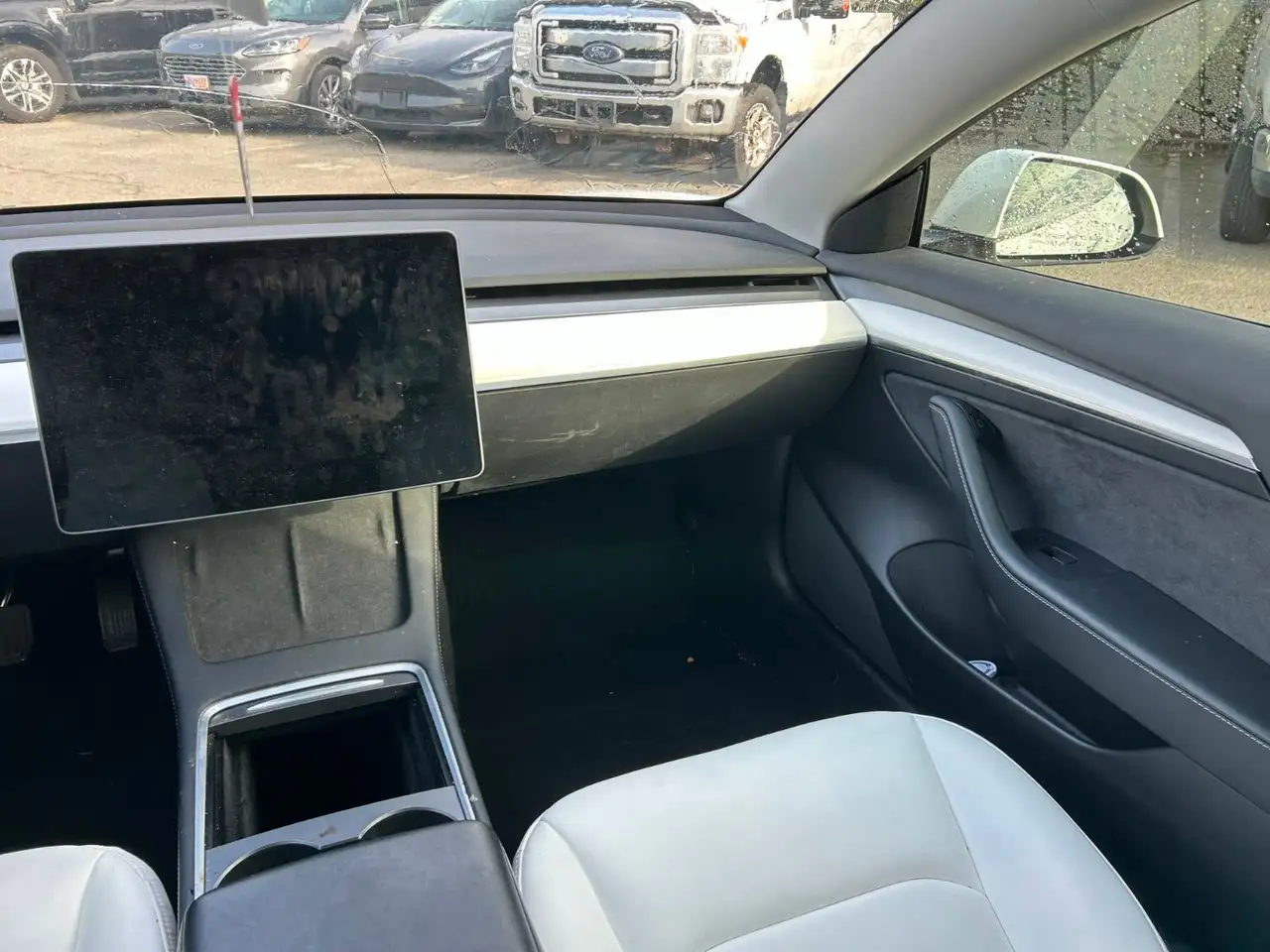 Tesla Model 3 снимка Tesla Model 3