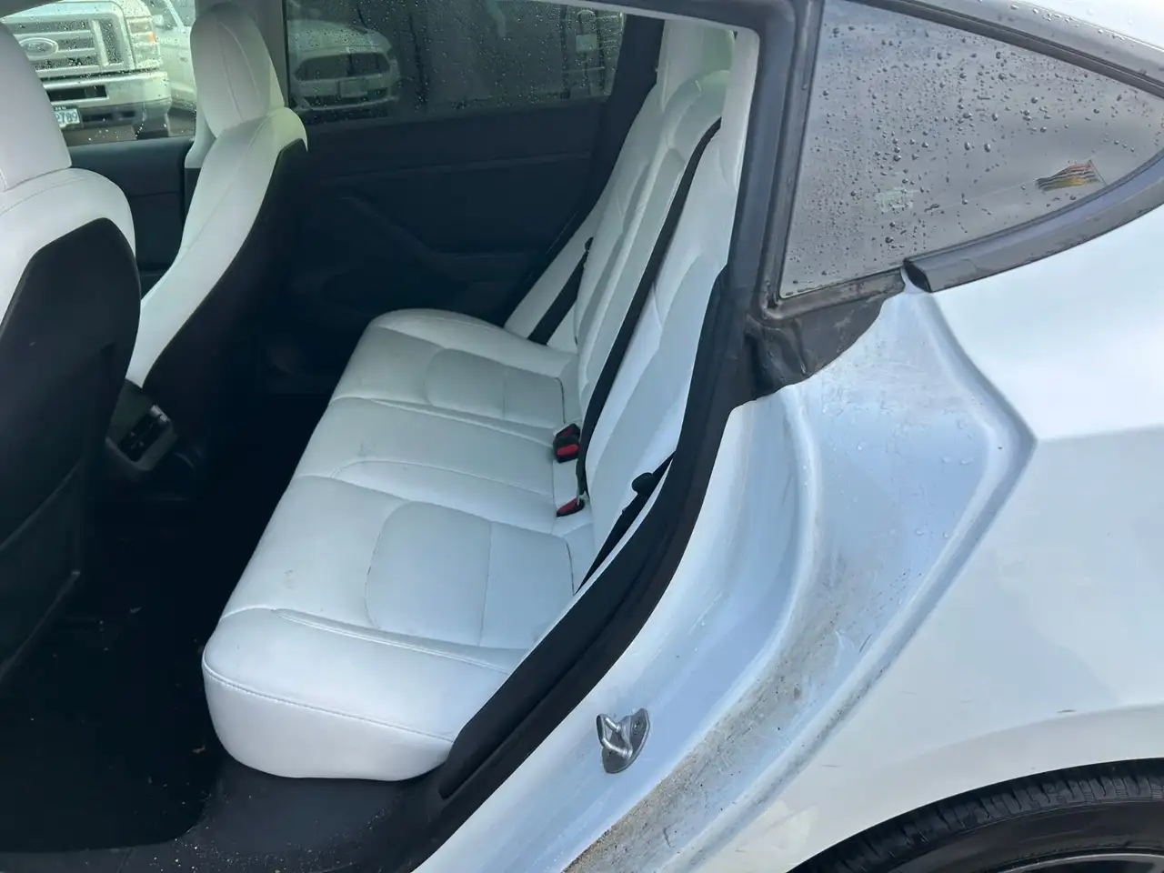 Tesla Model 3 снимка Tesla Model 3