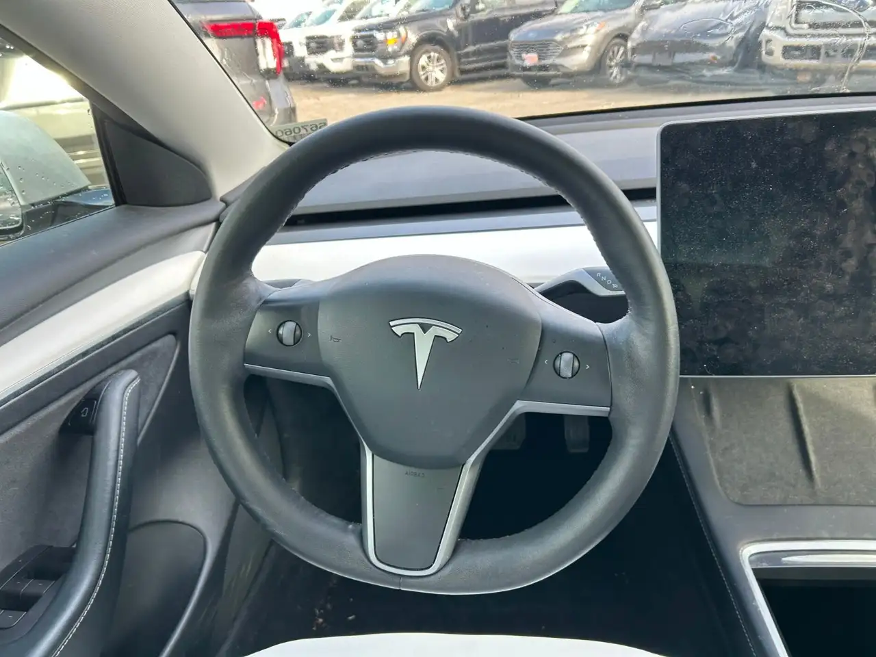 Tesla Model 3 снимка Tesla Model 3