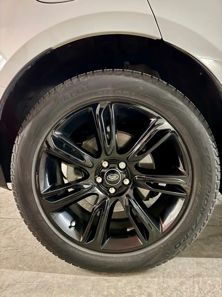 Land Rover Range Rover Velar photo Land Rover Range Rover Velar
