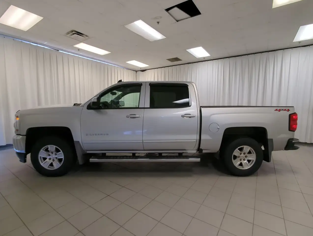Chevrolet Silverado 1500 снимка Chevrolet Silverado 1500