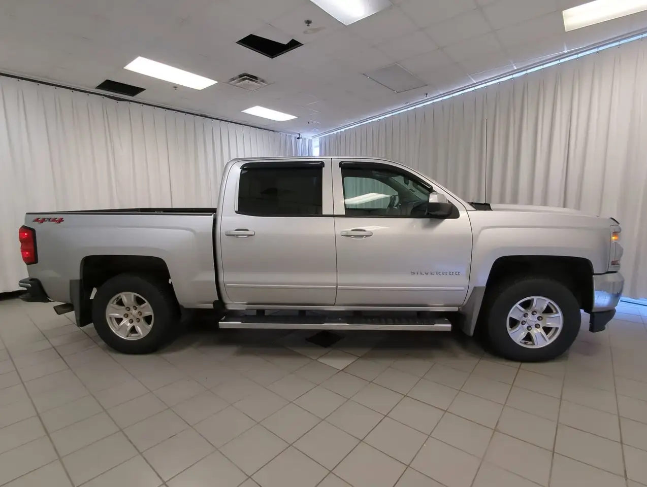 Chevrolet Silverado 1500 снимка Chevrolet Silverado 1500