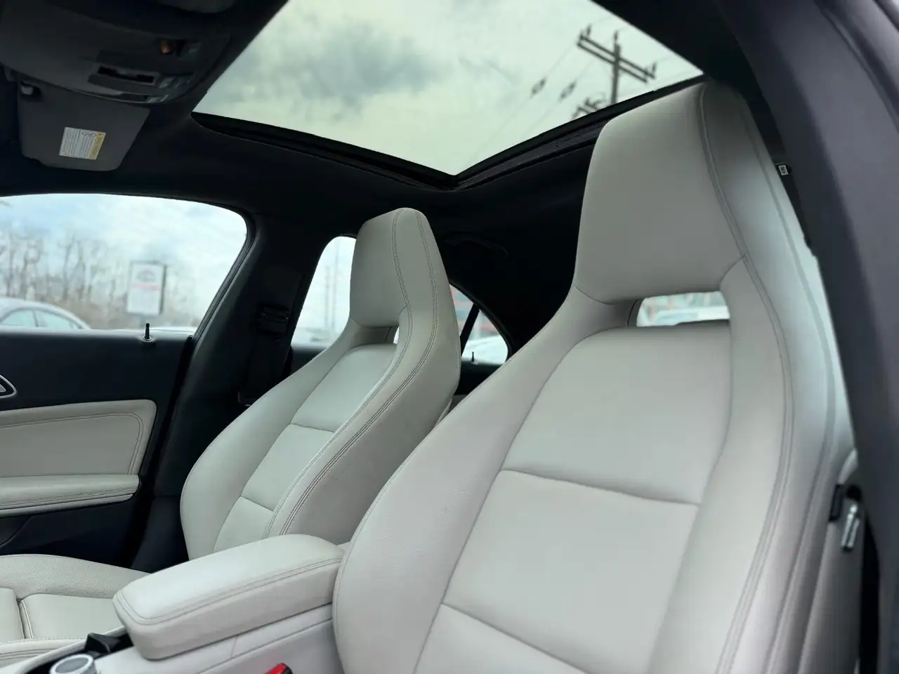 Mercedes-Benz CLA снимка Mercedes-Benz CLA