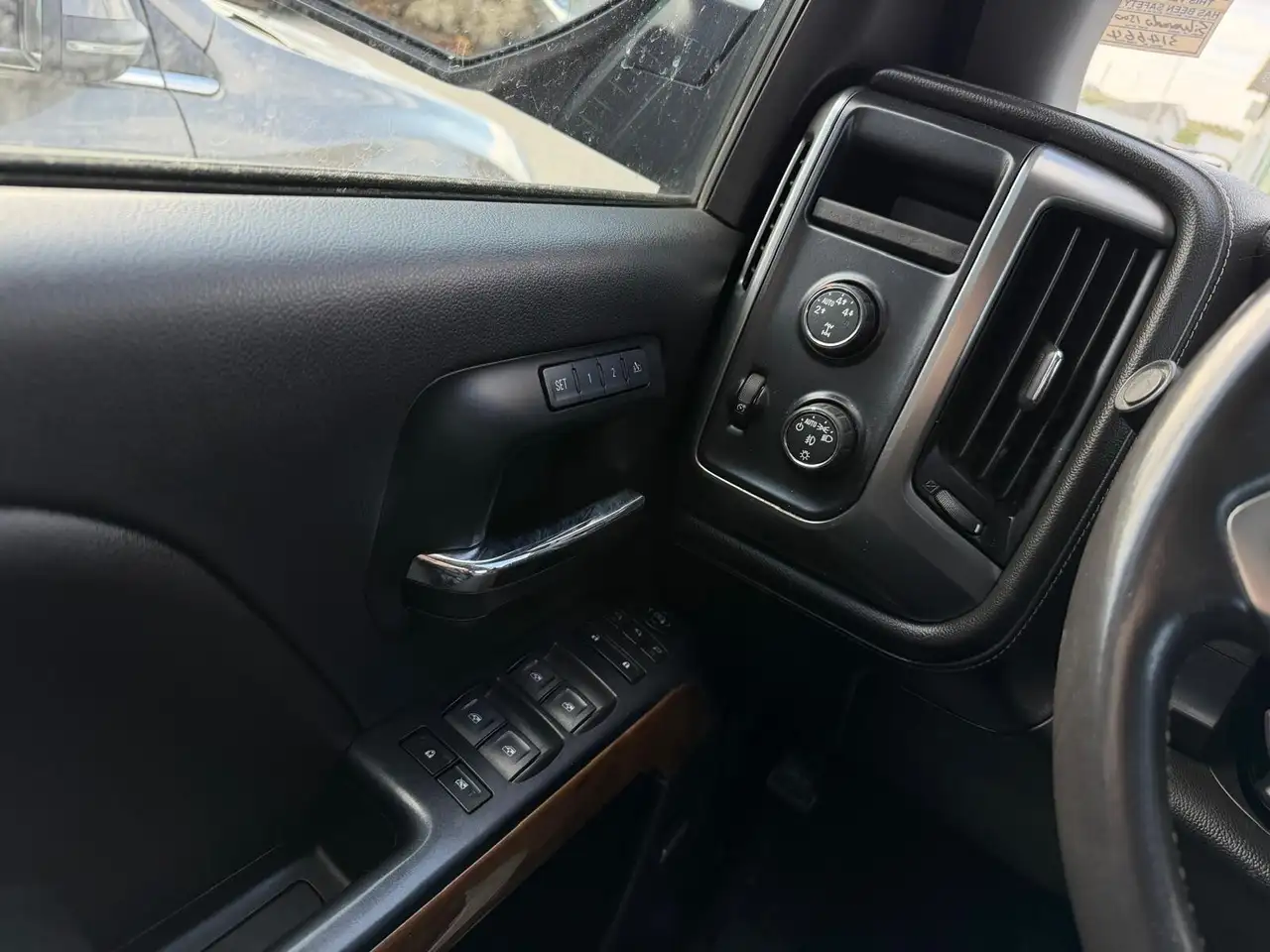 Chevrolet Silverado 1500 photo Chevrolet Silverado 1500