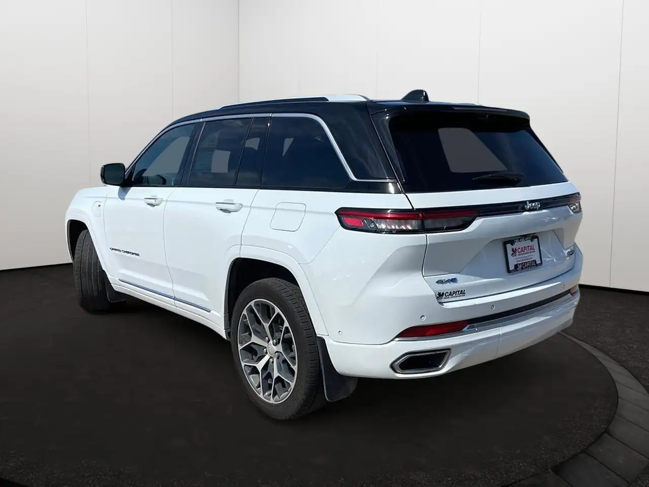 Jeep Grand Cherokee снимка Jeep Grand Cherokee