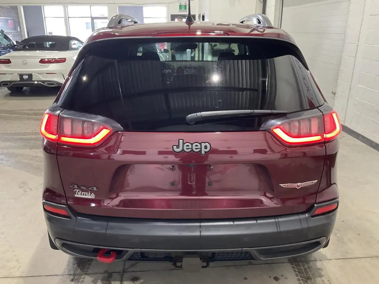 Jeep Cherokee снимка Jeep Cherokee