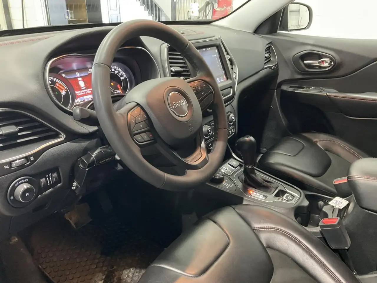 Jeep Cherokee снимка Jeep Cherokee