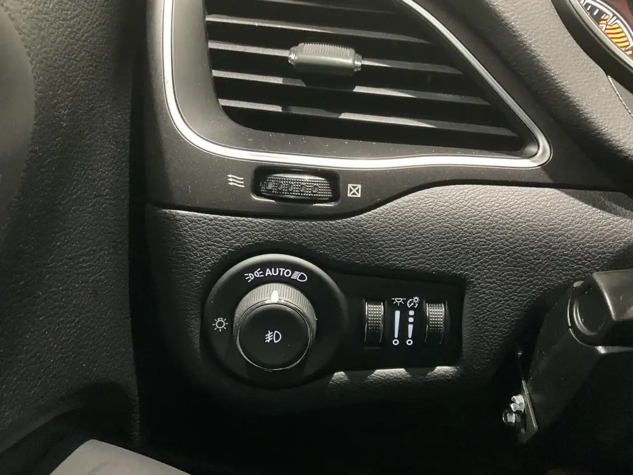 Jeep Cherokee снимка Jeep Cherokee