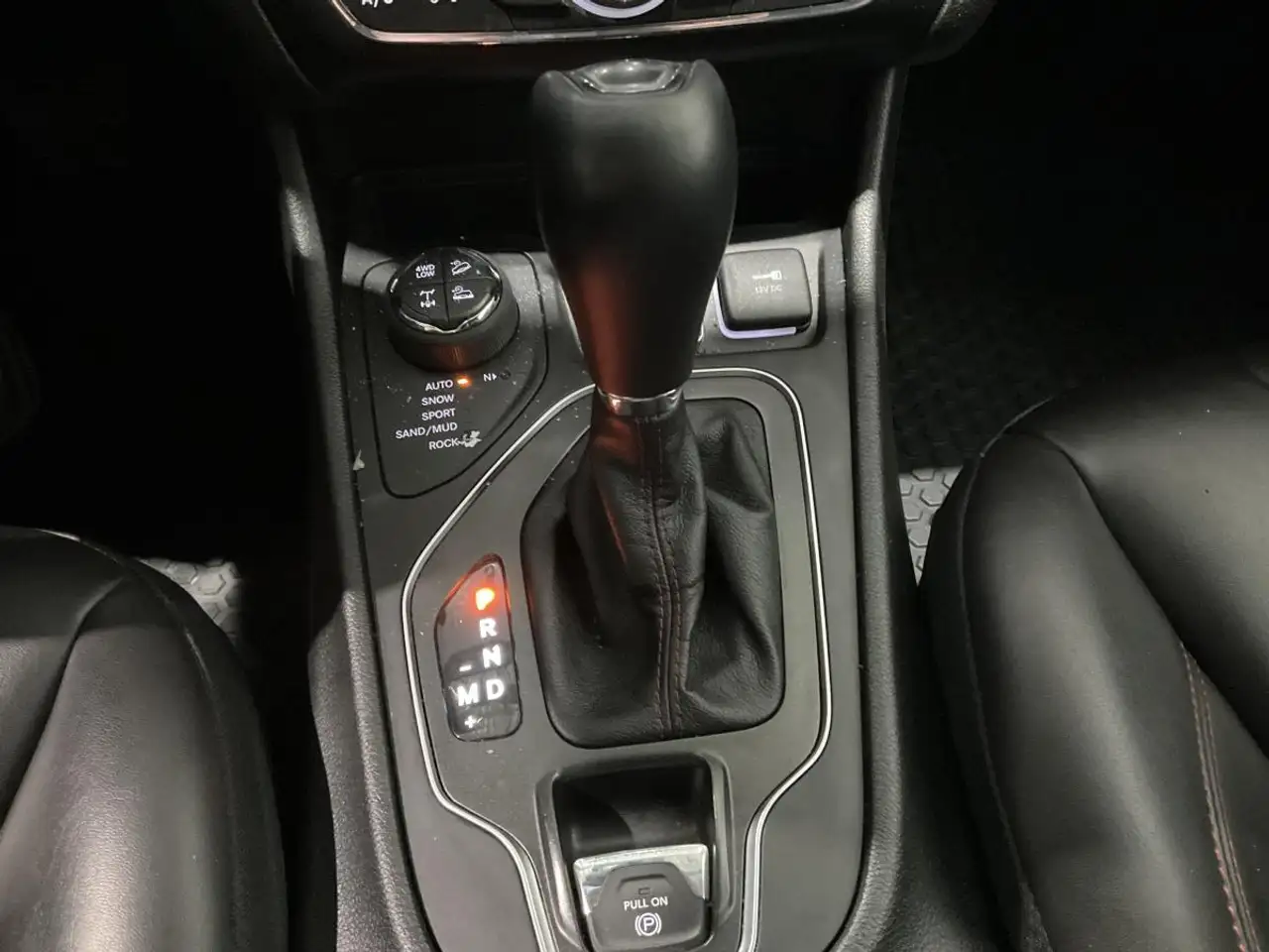 Jeep Cherokee снимка Jeep Cherokee