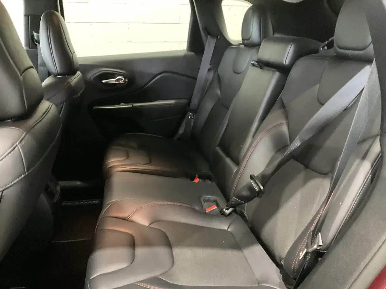Jeep Cherokee снимка Jeep Cherokee