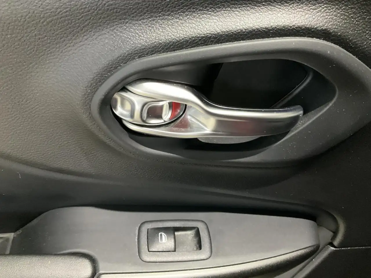 Jeep Cherokee снимка Jeep Cherokee