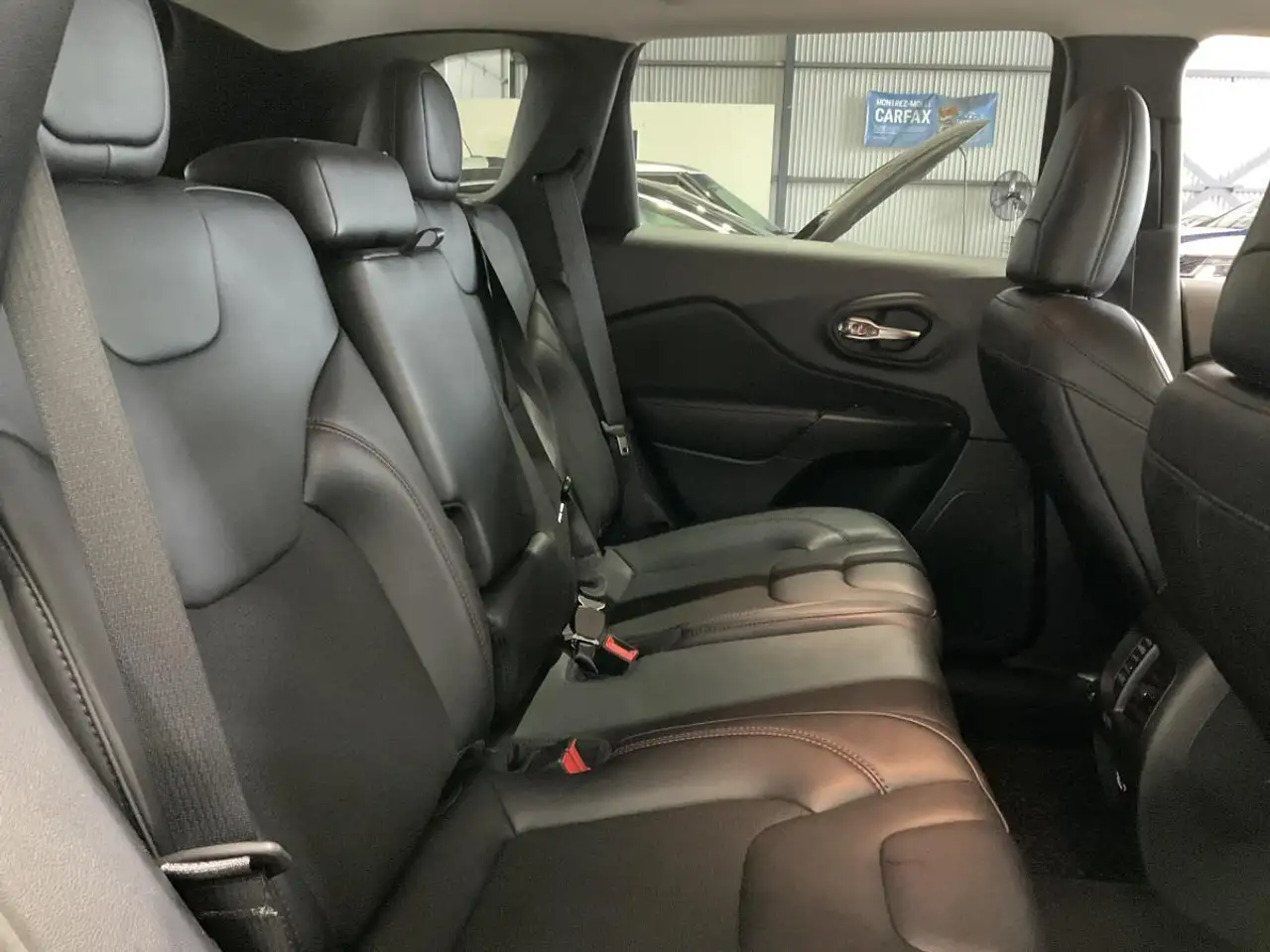 Jeep Cherokee снимка Jeep Cherokee