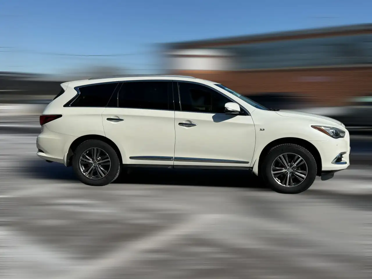 Infiniti QX60 снимка Infiniti QX60