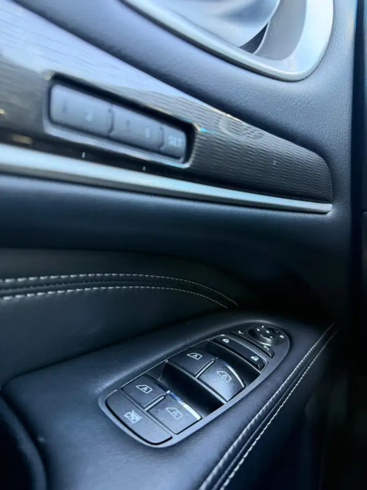 Infiniti QX60 снимка Infiniti QX60