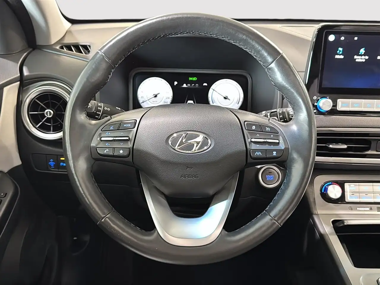 Hyundai KONA снимка Hyundai KONA