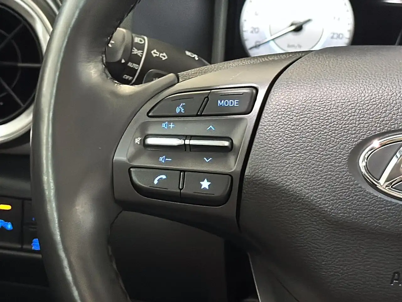 Hyundai KONA снимка Hyundai KONA
