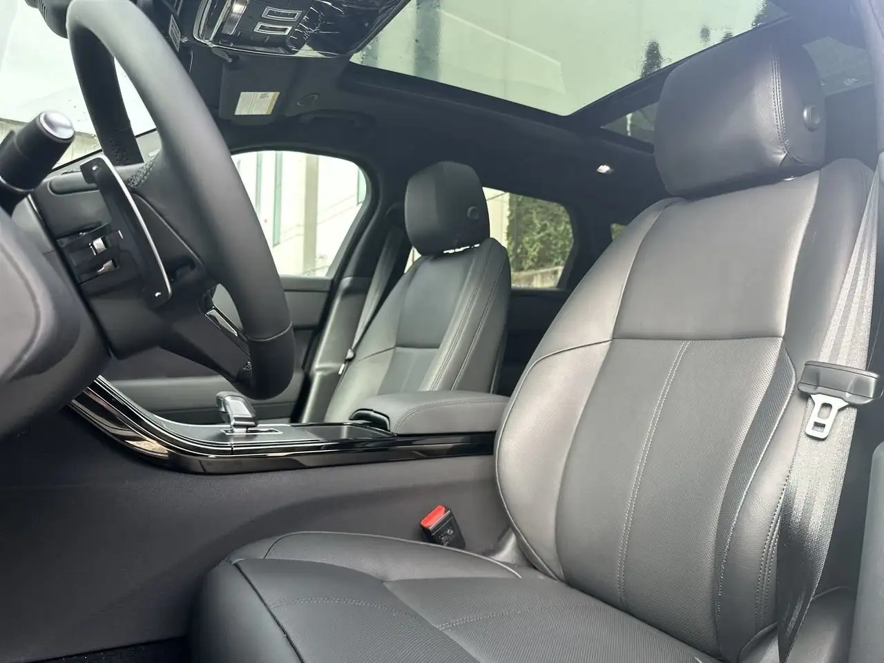 Land Rover Range Rover Velar снимка Land Rover Range Rover Velar